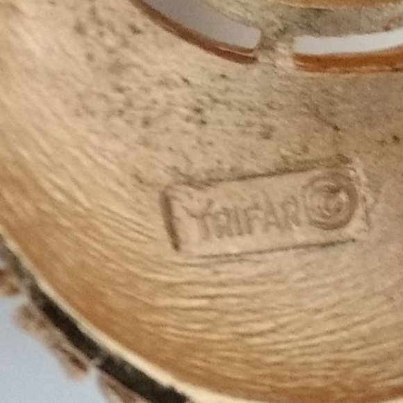 TRIFARI Textured Smooth Gold‎ Tone Small Dome Swirl Brooch Pin - Picture 7 of 7